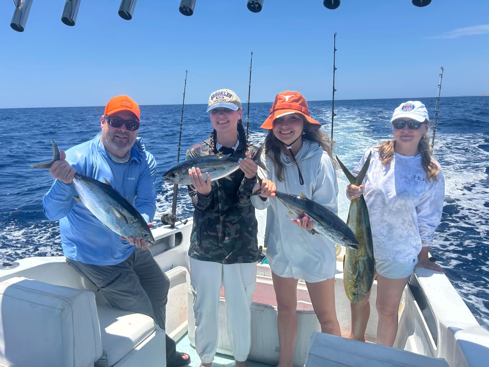 Group of anglers celebrating a mahi mahi catch near Palmilla – Sportfishing report Los Cabos