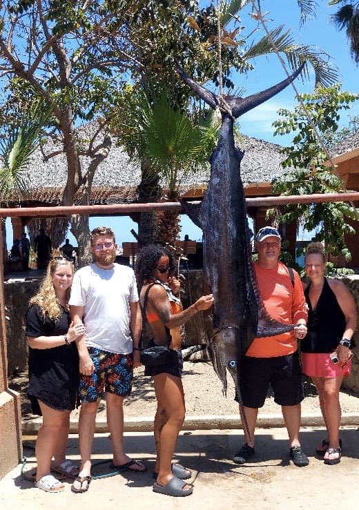 Blue marlin hung for measurement after offshore fight near San José del Cabo
