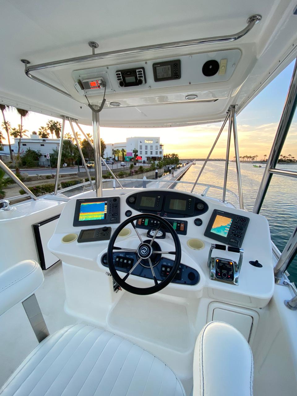 Helm and electronics of Riviera 43ft