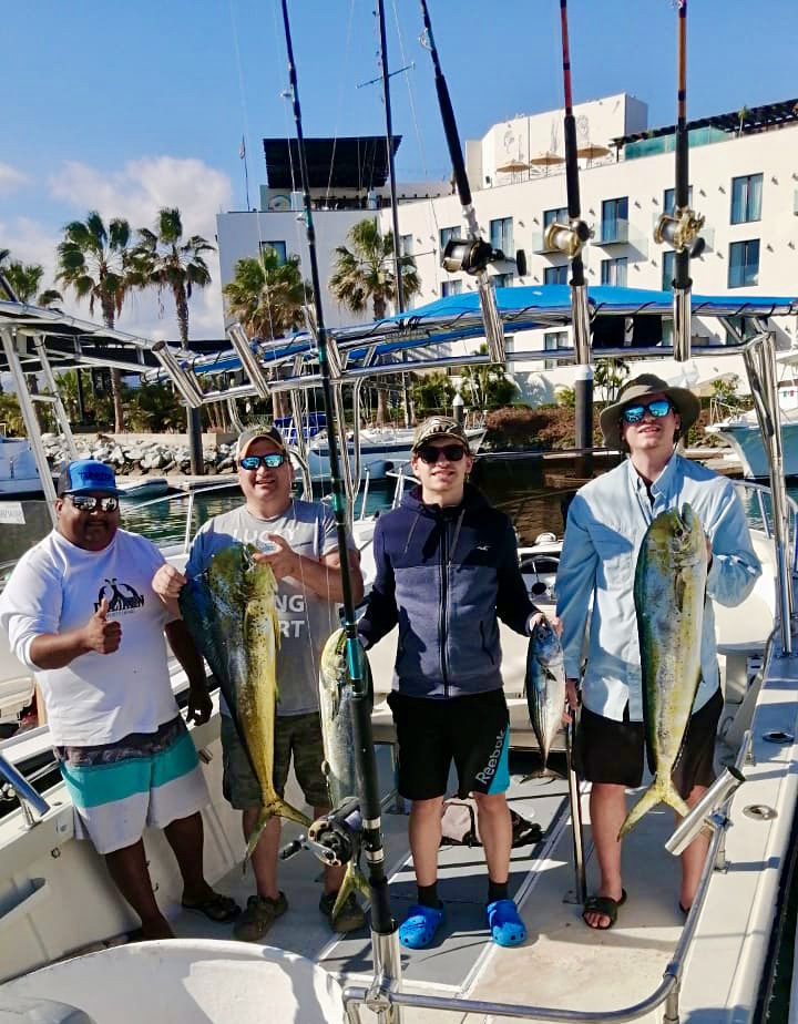 Inshore fishing near Palmilla Point with Daliken Sportfishing