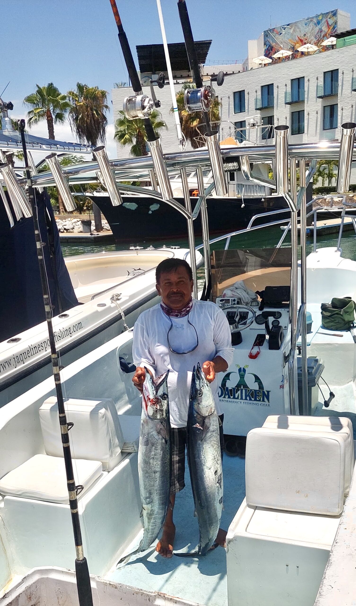 Angler with fresh wahoo aboard Daliken Sportfishing in San José del Cabo