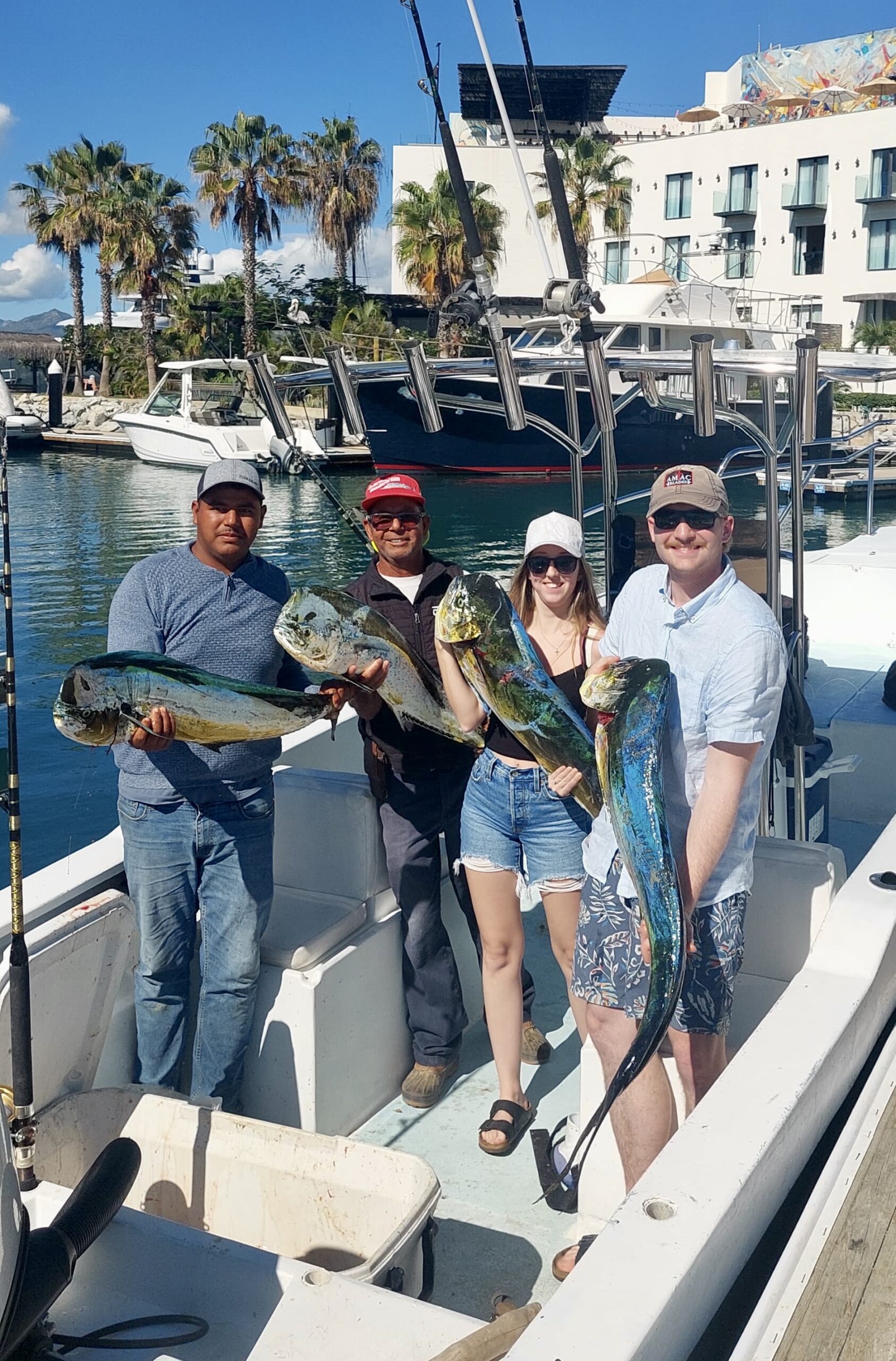 Smiling anglers with fresh mahi mahi caught near San José del Cabo with Daliken Sportfishing