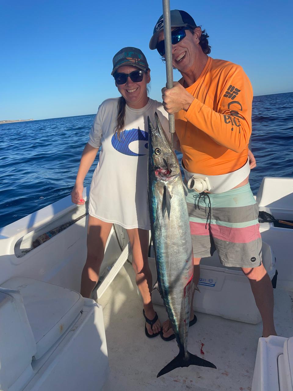 Happy anglers with mahi mahi on the boat with Daliken Sportfishing in San José del Cabo, Mexico