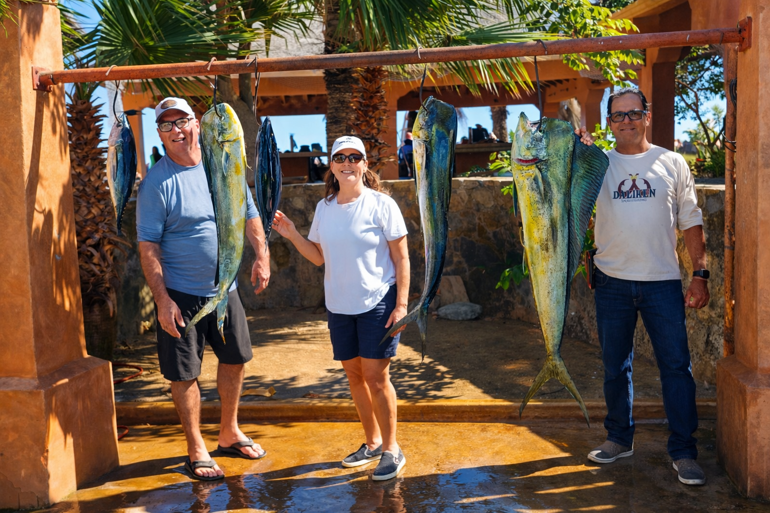 Daliken Sportfishing clients smiling with mahi mahi and tuna catch in San Jose del Cabo