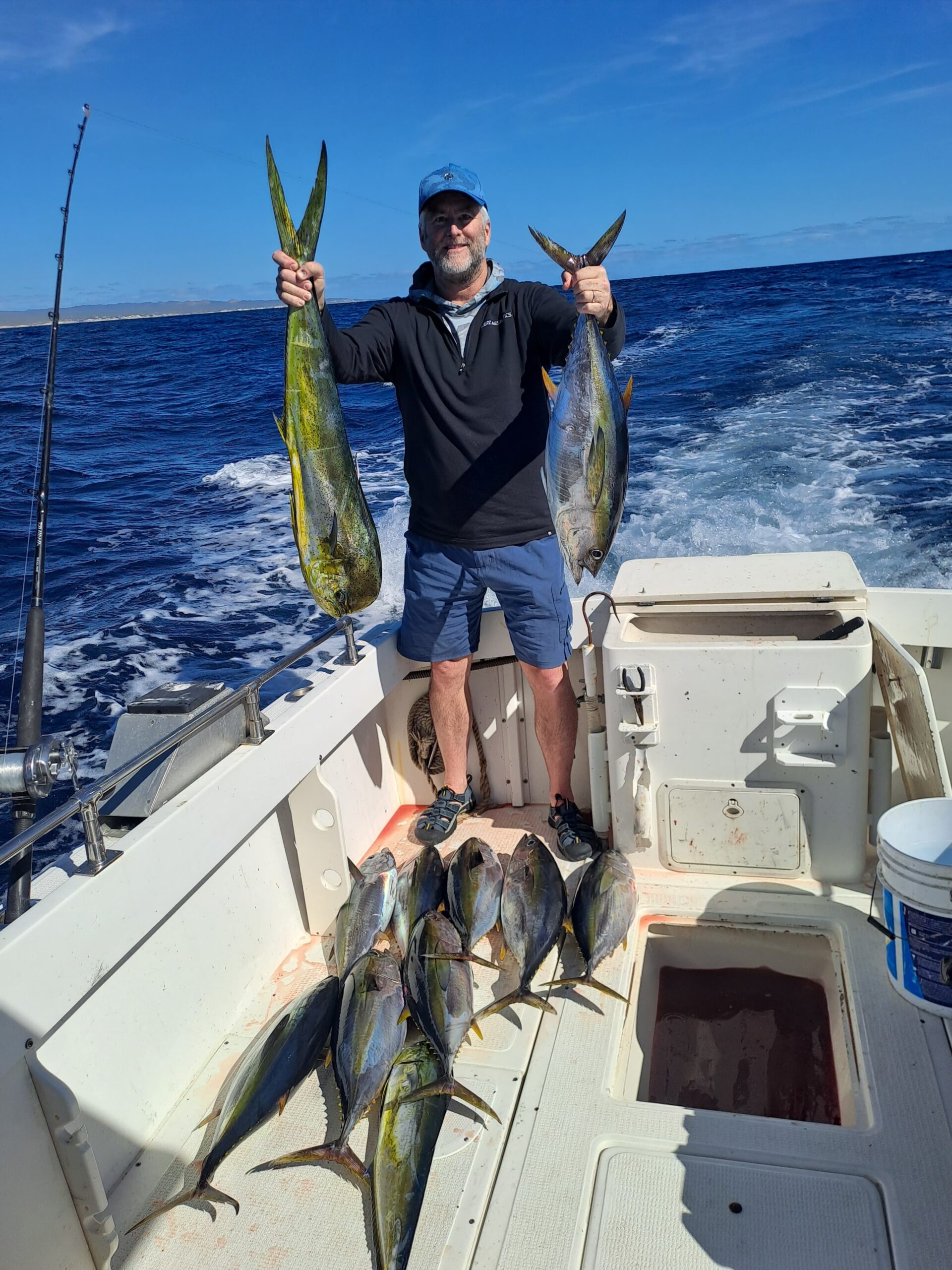 Daliken Sportfishing anglers holding tuna and mahi mahi catch in Los Cabos after an offshore charter