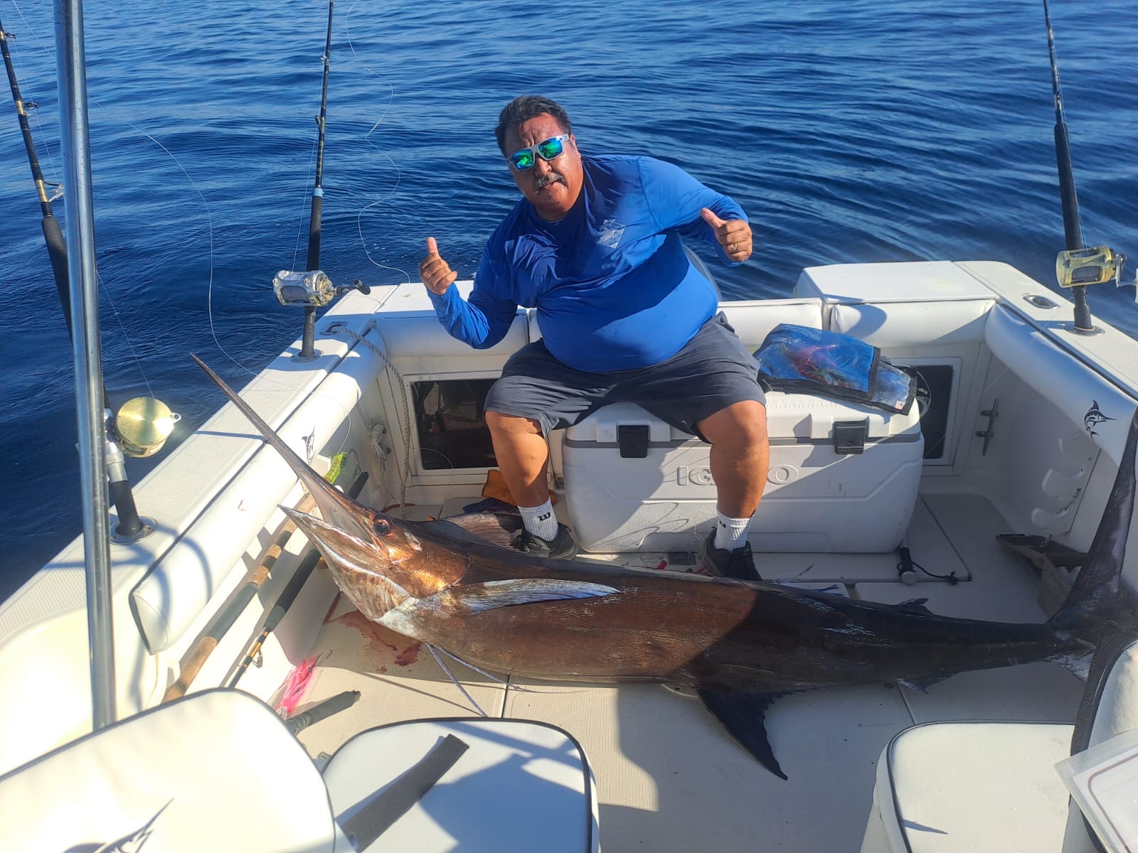 Guests on a San Jose del Cabo fishing charter posing on the boat with tuna catch