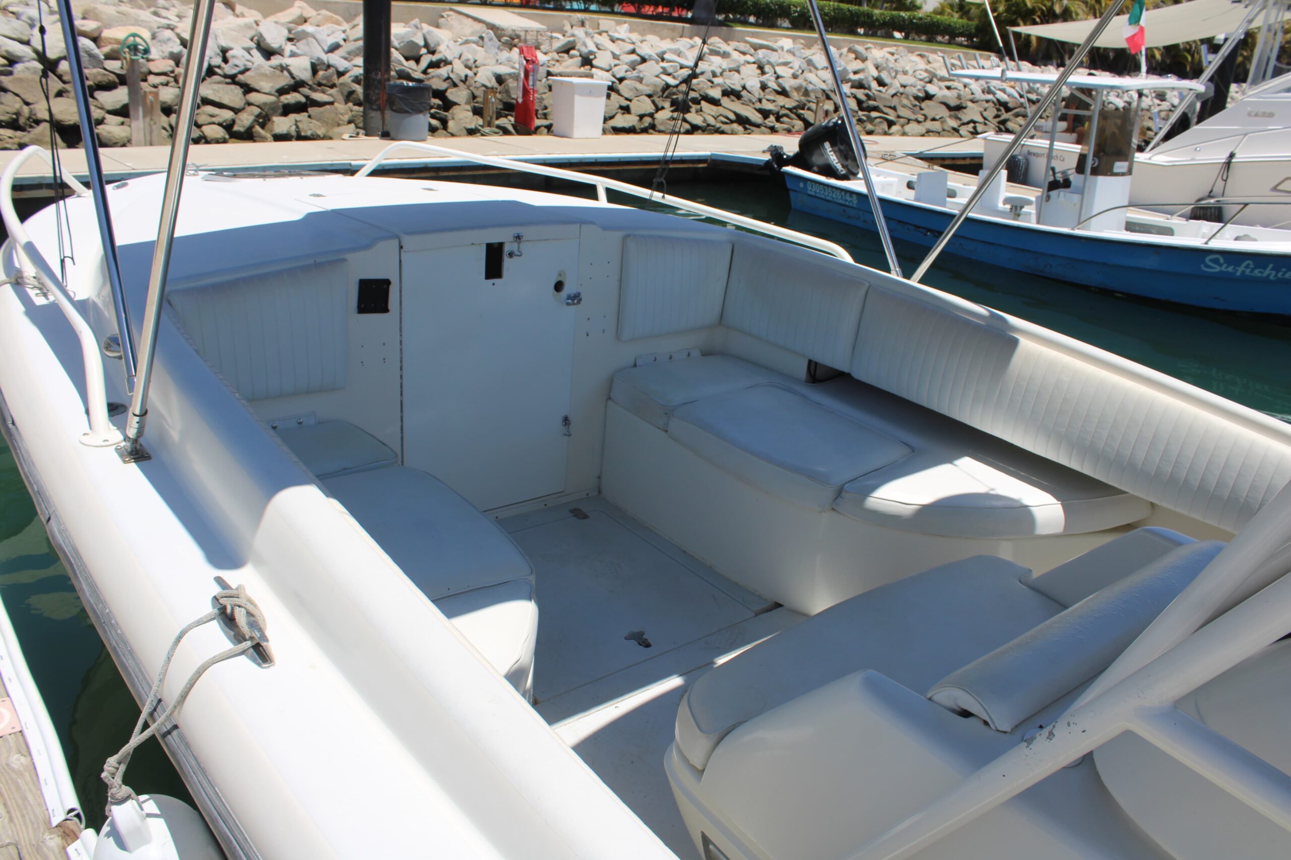 Mobula 32ft bathroom