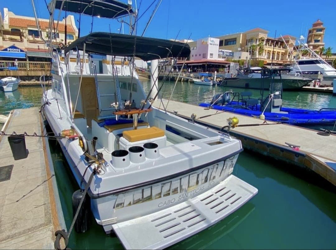 California 32ft deck Cabo San Lucas private fishing charter Daliken