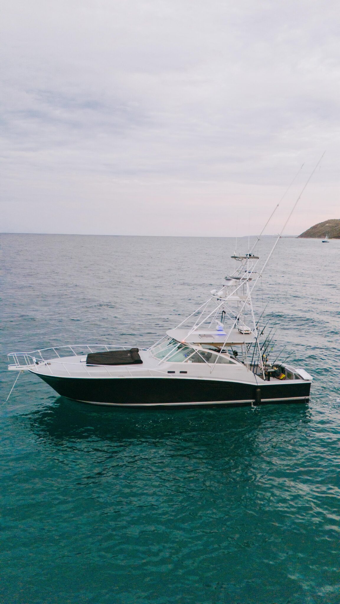 Cabo 48ft luxury fishing yacht Cabo San Lucas charter Daliken Sportfishing