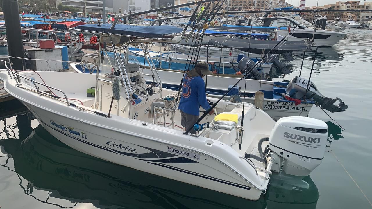 Center console 26ft Cabo San Lucas fishing charter with private bathroom