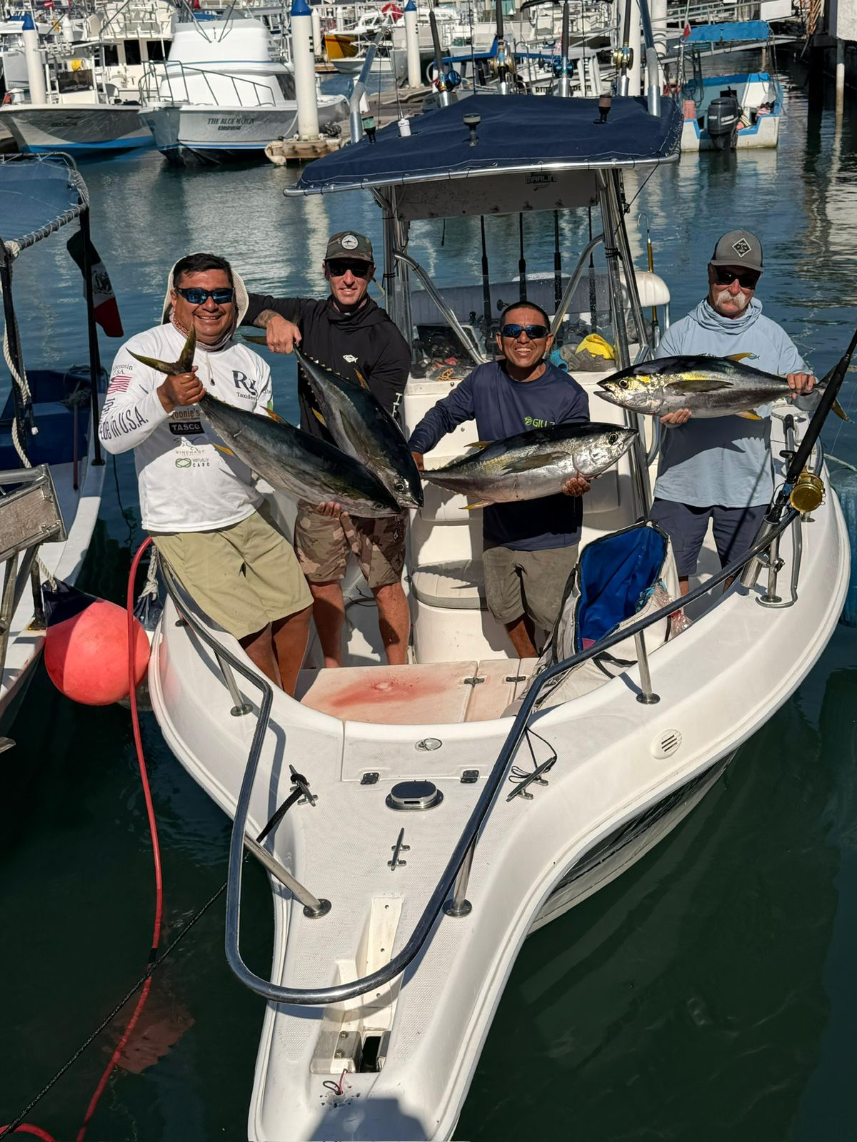 Center console 26ft fishing boat Cabo San Lucas marina