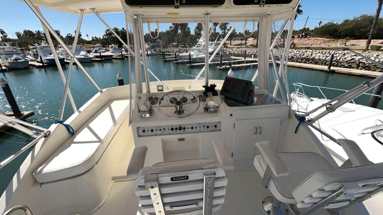 Kahuna Flybridge 47ft deck