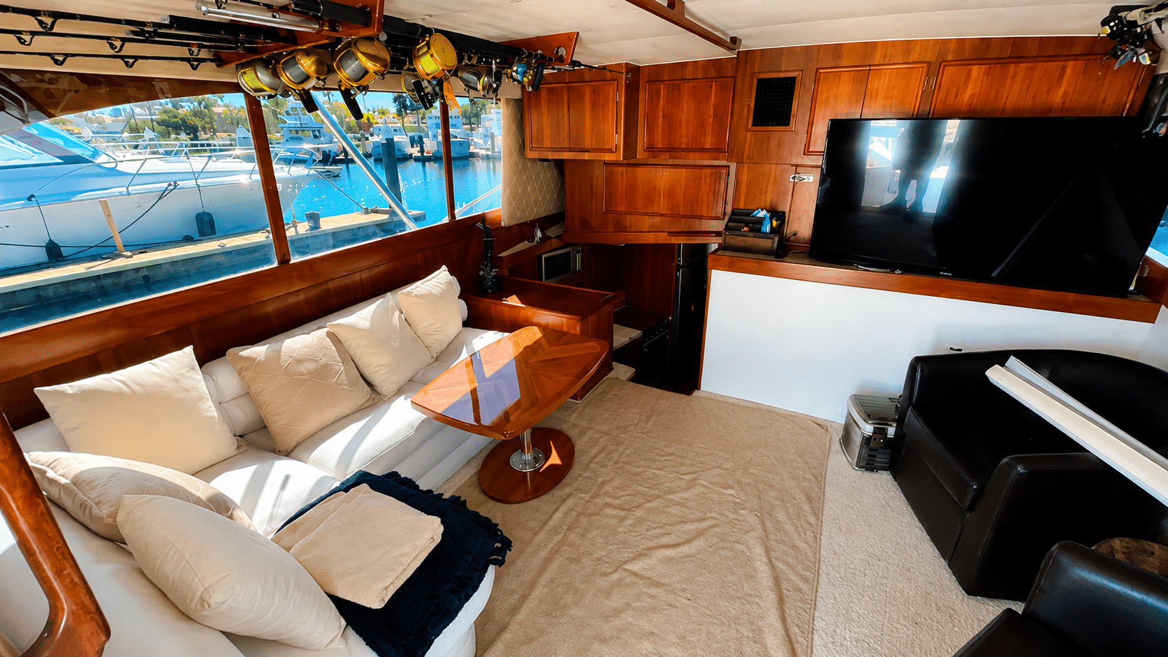 Kahuna Flybridge 47ft yacht charter for up to 11 guests